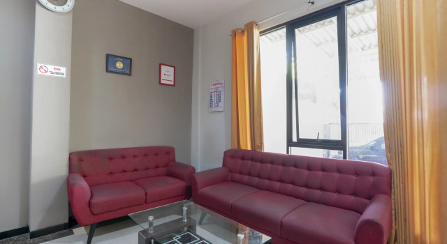 RedDoorz Syariah near Airlangga University Campus B
