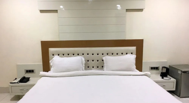 Hotel Aryan Inn Lalitpur, Забронировать Отель Лалитпур штат Уттар-Прадеш