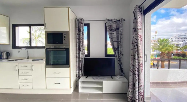 1 Bed Los Cristianos near the Bus Station, Prenota Hotel Hotel a Tenerife con piscina, Piscina