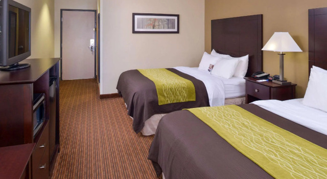 Четырёхместный номер Standard Holiday Inn Express & Suites Joplin Southeast by IHG