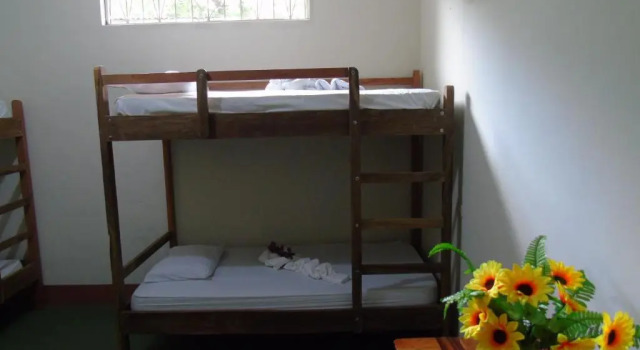 Кровать в общем номере Hostal Casa Moreno