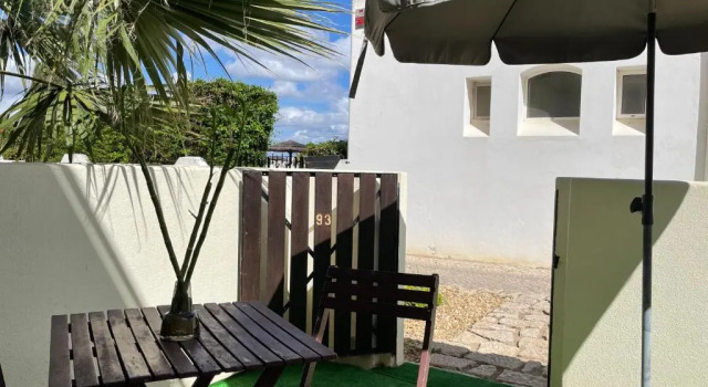 Апартаменты Cozy and Stylish Studio Apt just 800m from the beach - New on Booking!