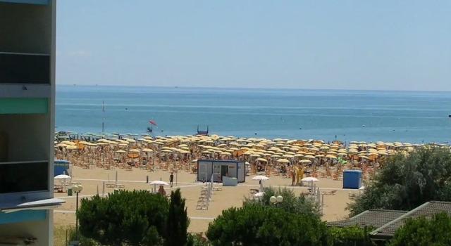 Апартаменты Modern Seafront Apartment With Pool and Terrace