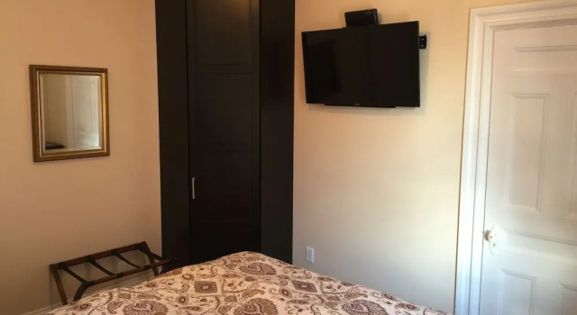 The Century House Bed and Breakfast Ottawa, Забронировать Отель «постель и завтрак» Оттава Ottawa and Countryside