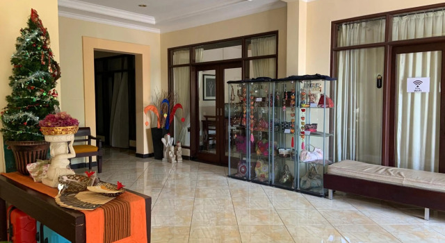 Nirwana Hotel Suites
