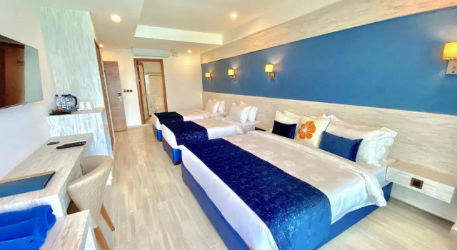 Четырёхместный номер Deluxe с балконом и с видом на море Kaani Palm Beach