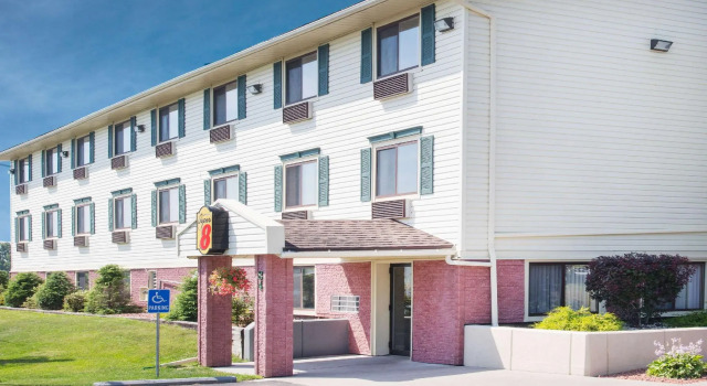 Кровать в общем номере Super 8 by Wyndham Massena NY
