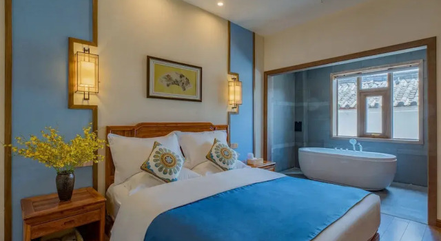 Люкс Deluxe Floral Hotel Lijiang Qinyuan