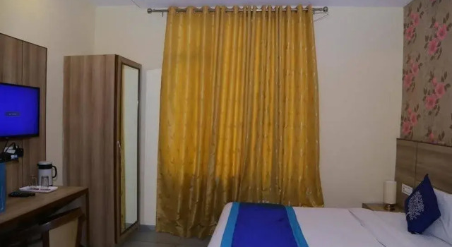 OYO Rooms Paras down Town Mall, Varaa Hotelli Zirakpur Haryana