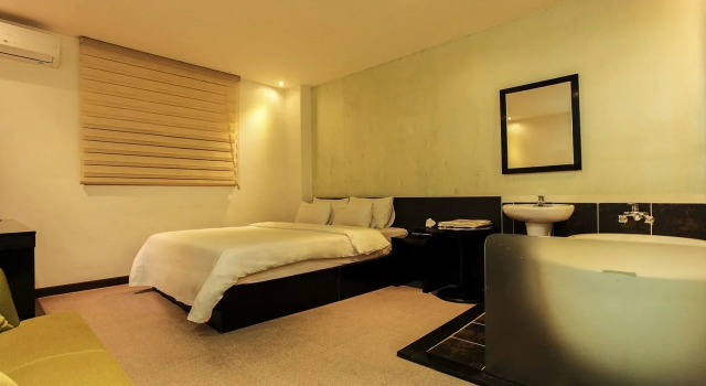 Iris Hotel