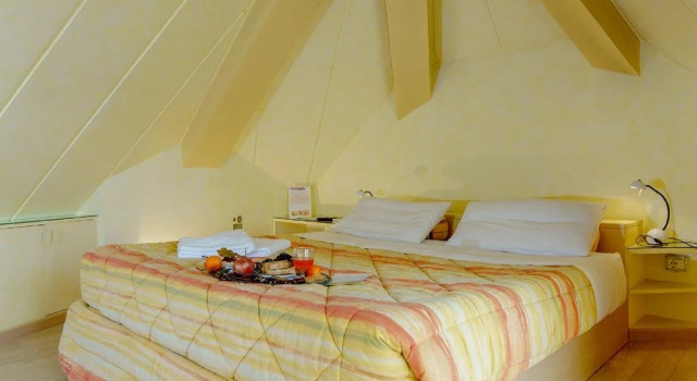 B&B Il Colombé, Book Bed and Breakfast Hotels in Lecco with a Pool, Swimming Pool