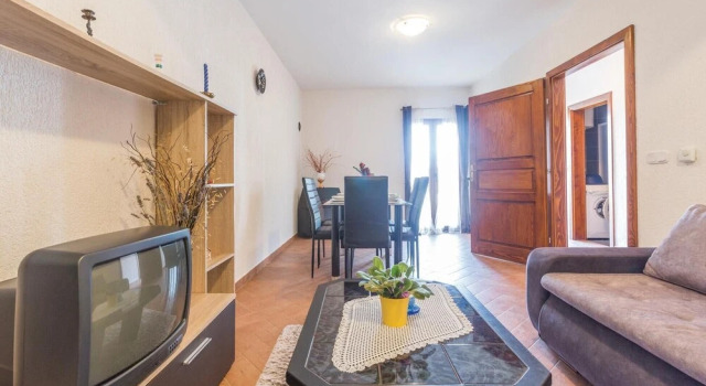 Nice Home in Radmani With Wifi and 2 Bedrooms, Rezervovat Hotel Radmani Poreč Region