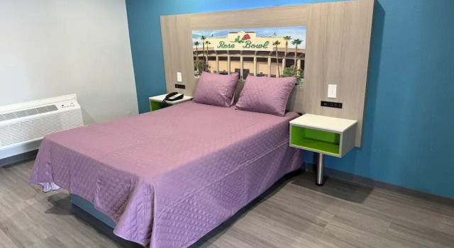 Номер Comfort Hi-Way Host Motel