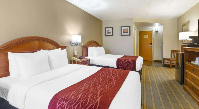 Четырёхместный номер Standard Comfort Inn University Center