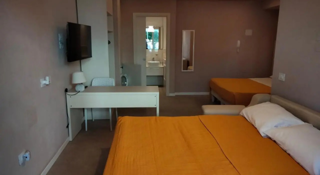 Loris House