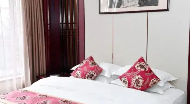 Четырёхместный люкс Guo Bin Hotel