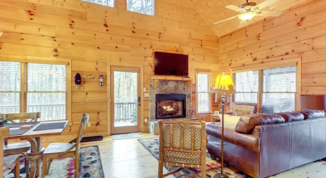 9 Mi to Dtwn Blue Ridge: Cabin w/ Deck & Grill!, Buchen Sie Ferienhaus Blue Ridge 