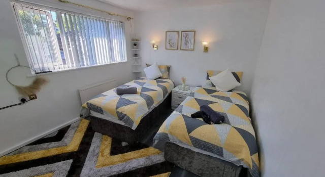 Апартаменты Modern 2-Bed Home - Private Garden Parking & WiFi
