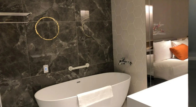 Трёхместный номер Superior Golden Tulip FAB Hotel