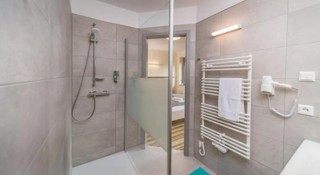 Двухместный номер Standard с балконом ELLY Hostel