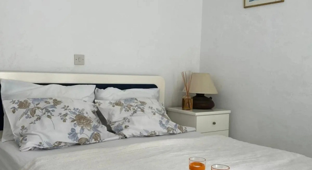 2 bedroom flat by the sea