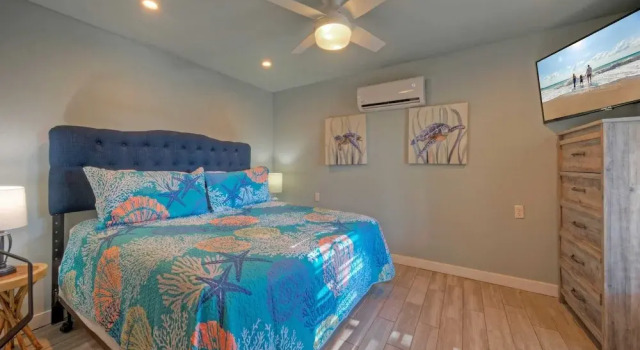 Walk to Shops, Near Dining & Beach Central Port A Location Casa Coconut by Avantstay, Book Feriehus Sommerhuse i Houston, Hytte