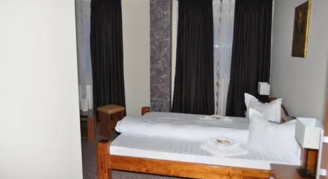 Becsi Szelet, Prenota Hotel Miercurea-Ciuc 