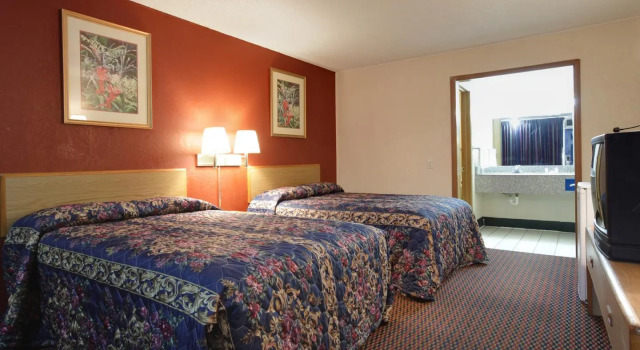 Четырёхместный номер Standard Americas Best Value Inn Weatherford