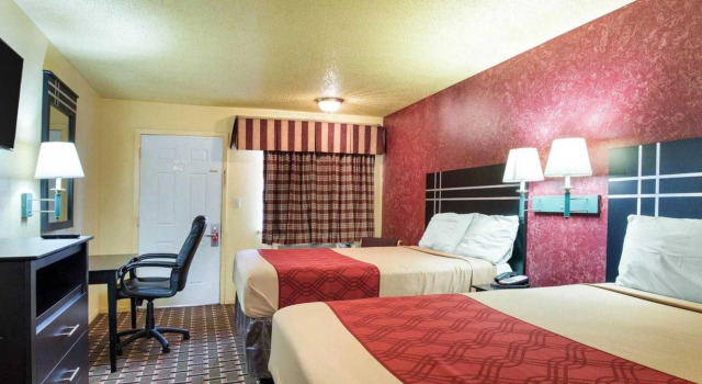 Четырёхместный номер Standard Prestige Inn