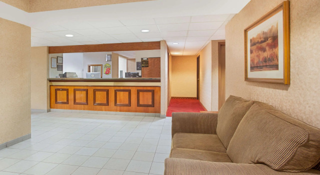 Super 8 by Wyndham Defiance