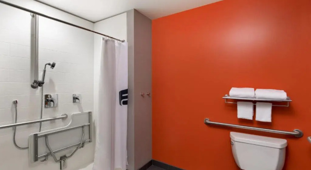 Четырёхместный номер Standard Aloft by Marriott Seattle Sea-Tac Airport