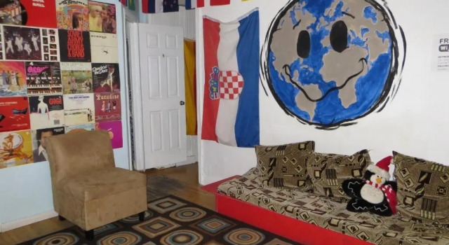 Кровать в общем номере Auberge Jeunesse La Belle Planete Backpackers Hostel