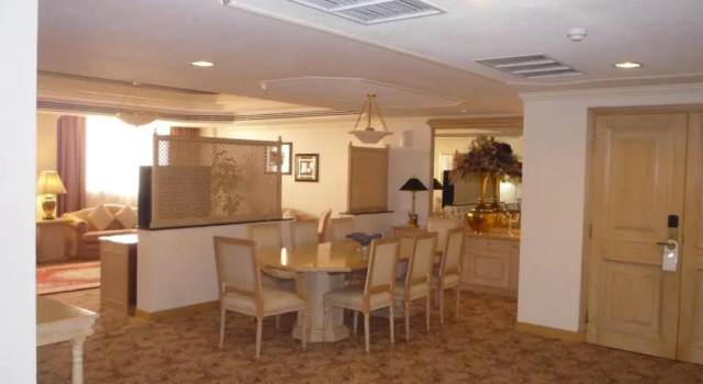 Люкс Hofuf Hotel