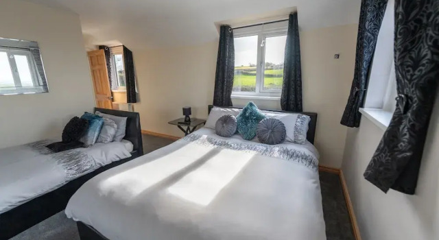 Bunny Meadows Holiday Farmhouse near Carmarthen & Pembrokeshire, Забронировать Дом для отпуска Бансифелин Carmarthenshire