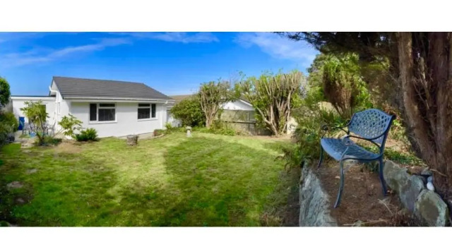 Коттедж SEA VIEWS, Modern, Sleeps 5, Pets, EV Charger, Parking, by Maison Jasmine Ltd