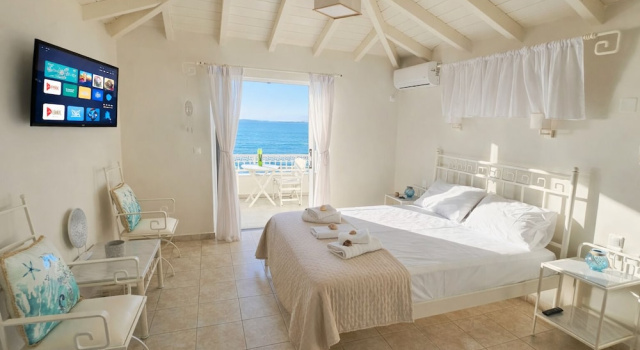 Двухместный номер Deluxe с балконом и с видом на море Ammos Boutique Rooms-Seafront Stay in Elafonisos