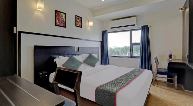 OYO Townhouse 81848 Hotel Dua Continental, Забронировать Отель Отели штата Махараштры с завтраком, Завтраки