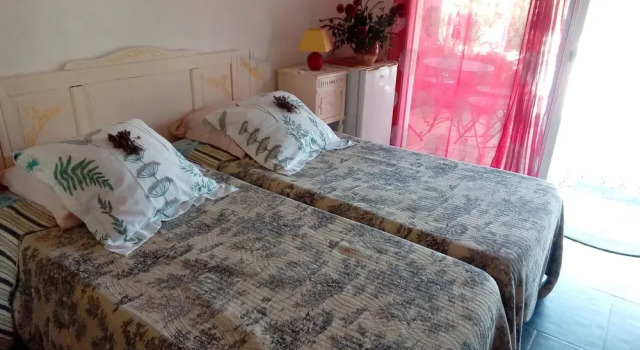 B&B Chez Rose-Marie, Забронировать Отель «постель и завтрак» Отели Везон-ла-Ромен с парковкой, рядом с Археологический музей Théo Desplans, Парковка