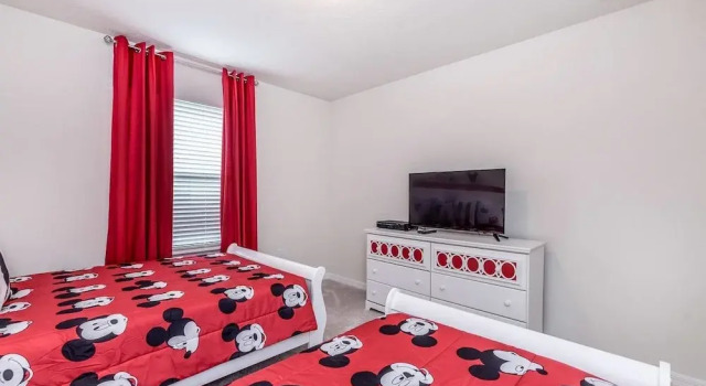 Stylish and Stunning 5BD Pool Home in Solterra - #5st452