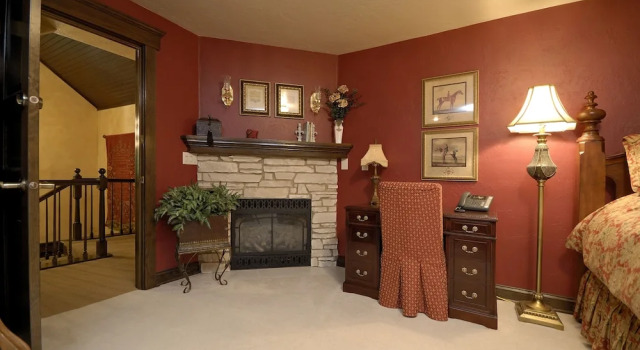 Suite The Roost Bed and Breakfast