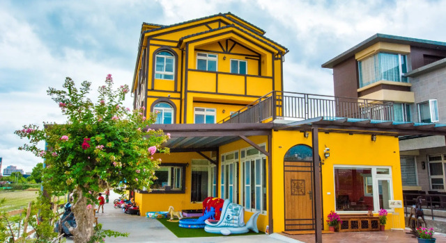 colorful wooden horse homestay