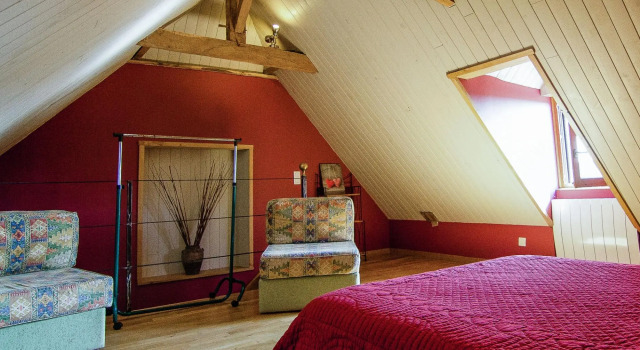 Comfy cottage in Saint Bonnet la Riviére with pool, Book Vacation Home Saint-Bonnet-la-Riviere Aquitaine