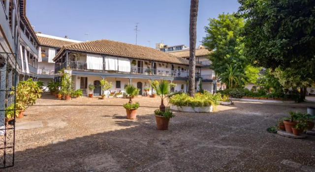 Conde Central Courtyard by Valcambre