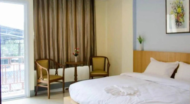 The Impress Sisaket, Varaa Hotelli Hotellit North-Eastern Thailand pysäköinnillä, Pysäköinti