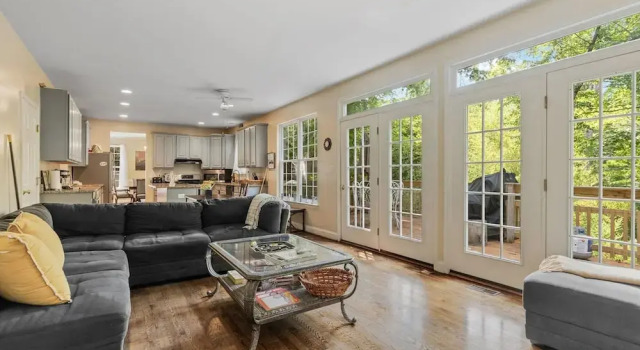 Entire 4 BR in Beloved DC Area Takoma Park, Book Hotel Takoma Park Washington DC Metropolitan area