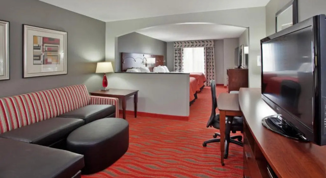 Четырёхместный люкс Holiday Inn Express Kearney by IHG