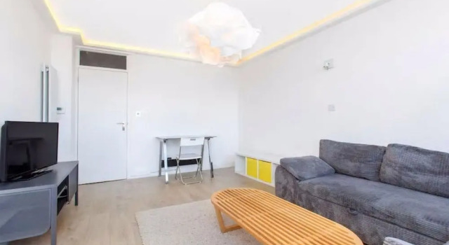 Central 2 Bedroom Apartment With Amazing Views, Забронировать Апартаменты/квартира Отели Большого Лондона с парковкой, Парковка