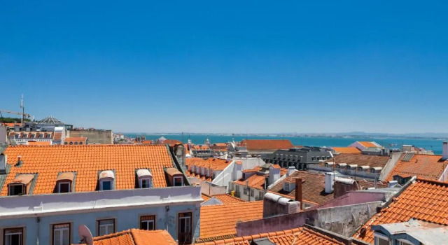 Amazing Rooftop Terrace With River And Historic City View 4 Bedrooms 4 bathrooms AC 19th Century Building Chiado