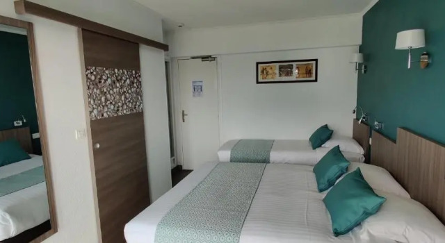 Номер Superior Logis Hôtel Les Bleuets