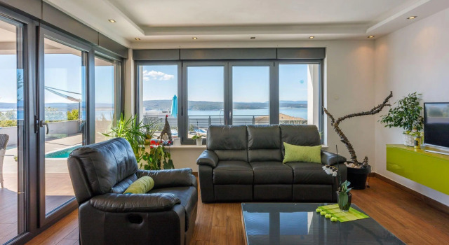 Modern villa with pool and amazing sea and panoramic  view !